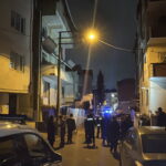 Boşaltılan binada balkon çöktü: Sokak giriş-çıkışa kapatıldı