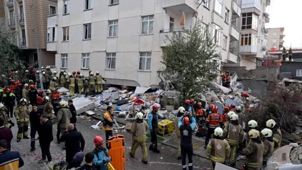 Maltepe’de 7 katlı binanın 3 katı çöktü: Kurtarılanlar konuştu