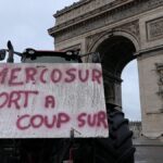Paris’te yüzlerce çiftçi AB-Mercosur anlaşmasına ve ithalat baskısına karşı eylemde