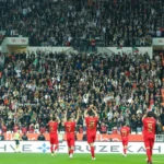 Amedsporê li derveyî malê li Samsunsporê xist û bû serokê Super Ligê