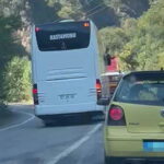 O anlar kamerada: Yolcu otobüsü şoförünün manevraları yürekleri ağızlara getirdi