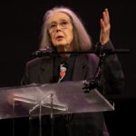 YENİ   Kanadalı Edebiyat Üdvendirici Anne Carson Nobel Ödülü’nü Aldı