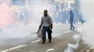 Fransa’da Büyük Protestolar Sürüyor: 135 Gözaltı ve 70 Bin Güvenlik Görevlisi