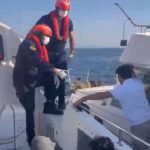 Didim açıklarında 3’ü çocuk 17 kaçak göçmen kurtarıldı: 1 gözaltı