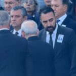 Özel ve Kılıçdaroğlu’ndan zoraki tokalaşma