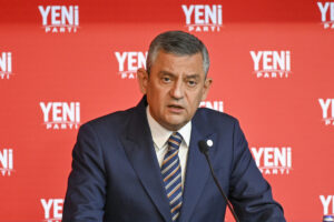 Özgür Özel’den fon vurgunu açıklaması: ‘Aktif bir bakanın ismini teyit etmeye
