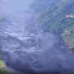 Nepal’de sel evleri ve köprüleri sürükledi: 5 kişi kayıp