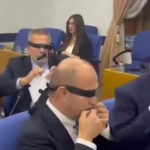 Hak TV’ye kayyım atanması: Yeni partili vekillerden siyah bantla protesto