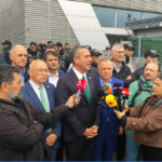 Halk TV binası polis ablukası altında: Yayın banttan, yurttaşlar ve siyasiler kapıda