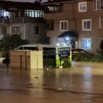 Kocaeli’de sağanak nedeniyle ev ve iş yerlerini su bastı