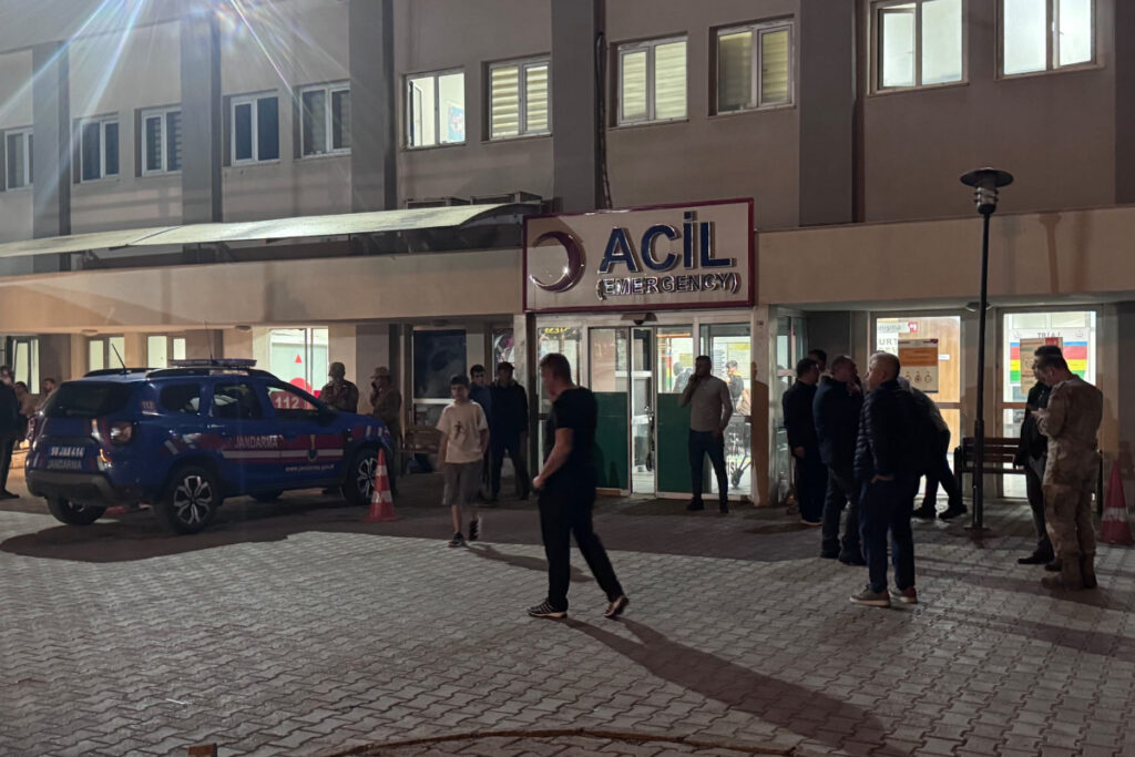 Siirt’te 19’u öğrenci 22 kişi gıda zehirlenmesi şüphesiyle hastaneye kaldırıldı
