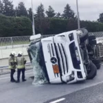 Bakırköy’deki LNG tankerı viraj alamayarak devrildi