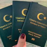 Meclis, Özel Okul Öğretmenlerine Yeşil Pasaport Hakkı Tanımaya Hazırlıyor