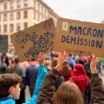 Macron gençleri tehdit etti, sokağa çıkma yasağı getirildi