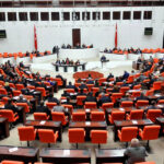 Abdülhamit Gül’den Fon Vurgunu Çıkışı: Milletin Parasına Çökenler Açıksın