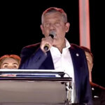 Halk TV Dayanışma Mitingi’nde Özgür Özel’den Ortak Mücadele Çağrısı