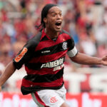 Futbol Efsanesi Ronaldinho 11 Yıl Sonra İtalya’da Sahalara Dönüyor