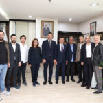 AKP’ye Geçen Çiğli Belediye Başkanı Atatürk ve Özel’in Fotoğraflarını Kaldırdı