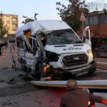 İstanbul Arnavutköy’de Servis Minibüsü Kamyona Çarptı: 9 Yaralı