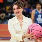 Pembe Top’ 13. kez havalandı: Farkındalığın temsilcisi Cemre Baysel oldu