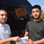Motosikletle giderken cebindeki paraları düşürmüştü: Servis şoförü parayı sahibine