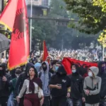 Arnavutluk’ta hükümet karşıtı protestolar büyüyor: Polis ile göstericiler çatıştı