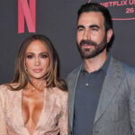Jennifer Lopez yeni bir aşka yelken açtı: Rol arkadaşı Brett Goldstein ile ilişki