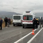 Hakkari’de öğrenci servisi devrildi: 12 öğrenci yaralandı!