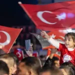 İzmir’de 103. Yıl Coşkusu: Fener Alayı, Yarışlar ve Konserler Başlıyor