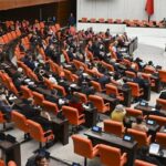 Fon skandalında yasa teklifi komisyonda kabul edilirken kimse hatayı üstlenmedi