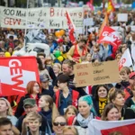 Almanya’da Z Kuşağı Ayakta: 21 Kentte Büyük Protesto Dalgası