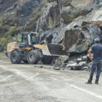 Artvin’de heyelan: Köy yolu ulaşıma kapandı