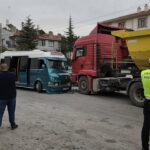 Konya’da Minibüs ile Hafriyat Kamyonu Çarpıştı: 10 Yaralı