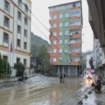 Ayazağa’da selin ardından: Enkaz kaldırma ve temizlik çalışmaları başladı