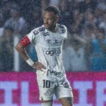 Neymar fue expulsado por la ley Prestianni: se llevó una mano a la boca en un