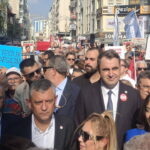İzmir’de Basın Özgürlüğü İçin Yürüyüş: Özgür Özel’den Destek