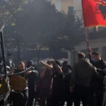 Arnavutluk’ta öğrenciler ayaklandı: Polisle çatışmalar çıktı, hükümet binaları ateşe