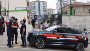 Ankara’da Okul Önü Denetimlerinde 14 Aranan Şahıs Yakalandı