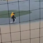 Sınavda Mahsur Kaldıklarından Spor Hocası Dışarı Çıkardığı An