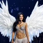 Kylie Jenner ilk kez Victoria’s Secret podyumunda: 50 milyon dolarlık rekor