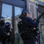 Fransa hükümeti, polislerin şok bombası kullanma yasağını kaldırdı