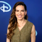 Hilary Swankın 52 Yaşında Hamilelik Belirtisi Sosyal Backlasha Katıldı