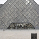 Louvre Müzesi’nin müdürü konuştu: Onarılmazsa kapılarını halka kapatmak zorunda