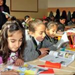 İstanbul’dan Urfa’ya, Kalabalı Okul Sınıflarının Ülkeyi Gerçekte Özür Düşünmekten