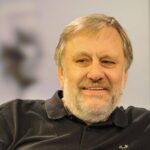 Slavoj Zîzek name ji Rêber Apo re nivîsand: Hûn yek ji wan çend rêberan in ku divê