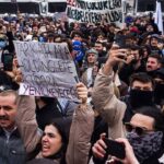 İstikrarçılara karşı koyan vatandaşlar yeni siyasi bir yolda aramaktadır