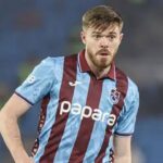 Trabzonspor Antrenörü Arseniy Batagov’un Uzakta Suyu Kalan Kası Tansöründen Yanlış