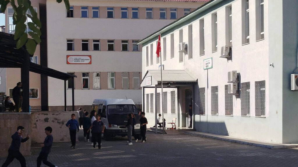 Üç Yıldır Okullarına Kavuşamayan Ovacık Öğrencilerinin Çilesi
