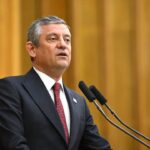 Parti Lideri Özel’den tutuklu ve ev hapsindeki gazetecilere dayanışma telefonu