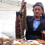 Osman Merîwanî bi firotina qurnefîl û stran gotinê reng dide Festîvala Hinaran